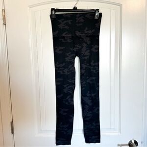 Spanx Black & Gray Camo Print Leggings Size Large